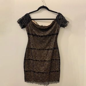 GUESS DARCY OFF-THE-SHOULDER LACE DRESS